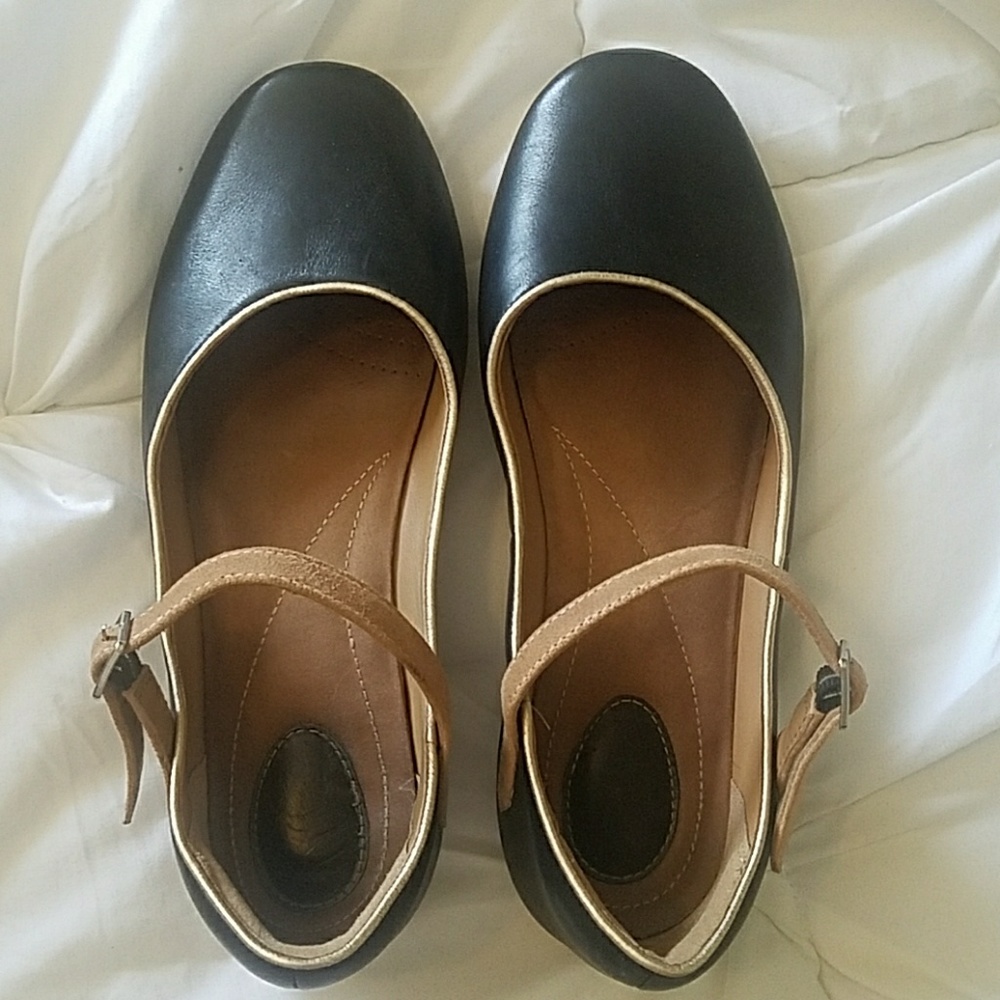 Clarks Mary Jane Flats